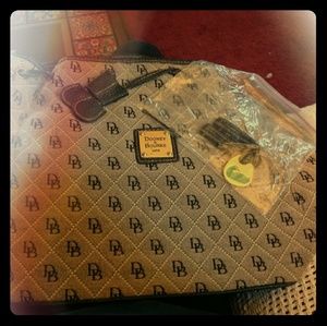 Dooney and bourke purse